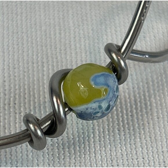 Silver Tone Wire Bangle Bracelet Yellow Blue Glass Bead Heart Clasp - Picture 4 of 9